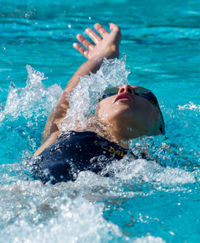 Aislinn-Dresler-web Aislinn Dresler in the pool