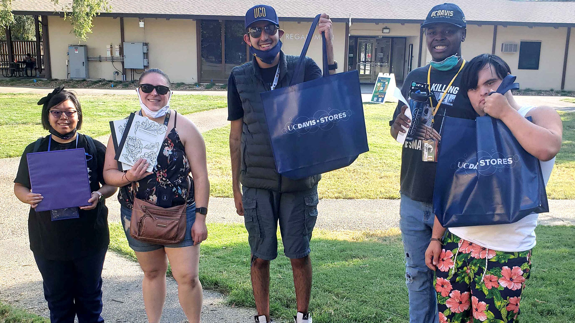 Scholars-Bags-fullwidth Scholars Karis Chun, Olivia Adams-Falconer, Kai Gardizi, Jaylen Parks and Ryan Fitch gather after practicing their route to and from key places on campus.