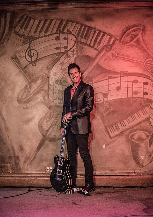 Wynn-2014-web Steve Wynn and guitar
