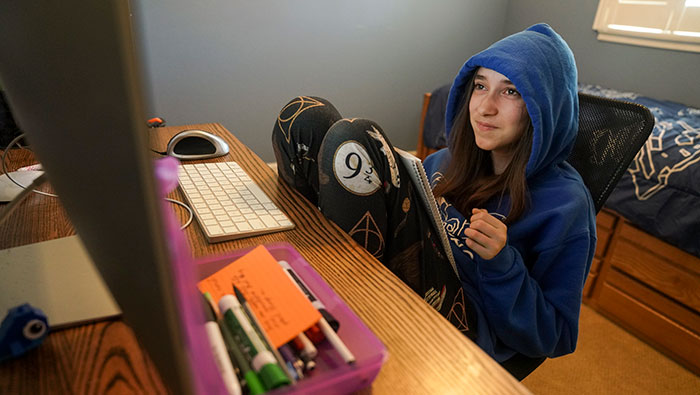 studentsphere-Emma-700x395 Emma Sturgis at her computer