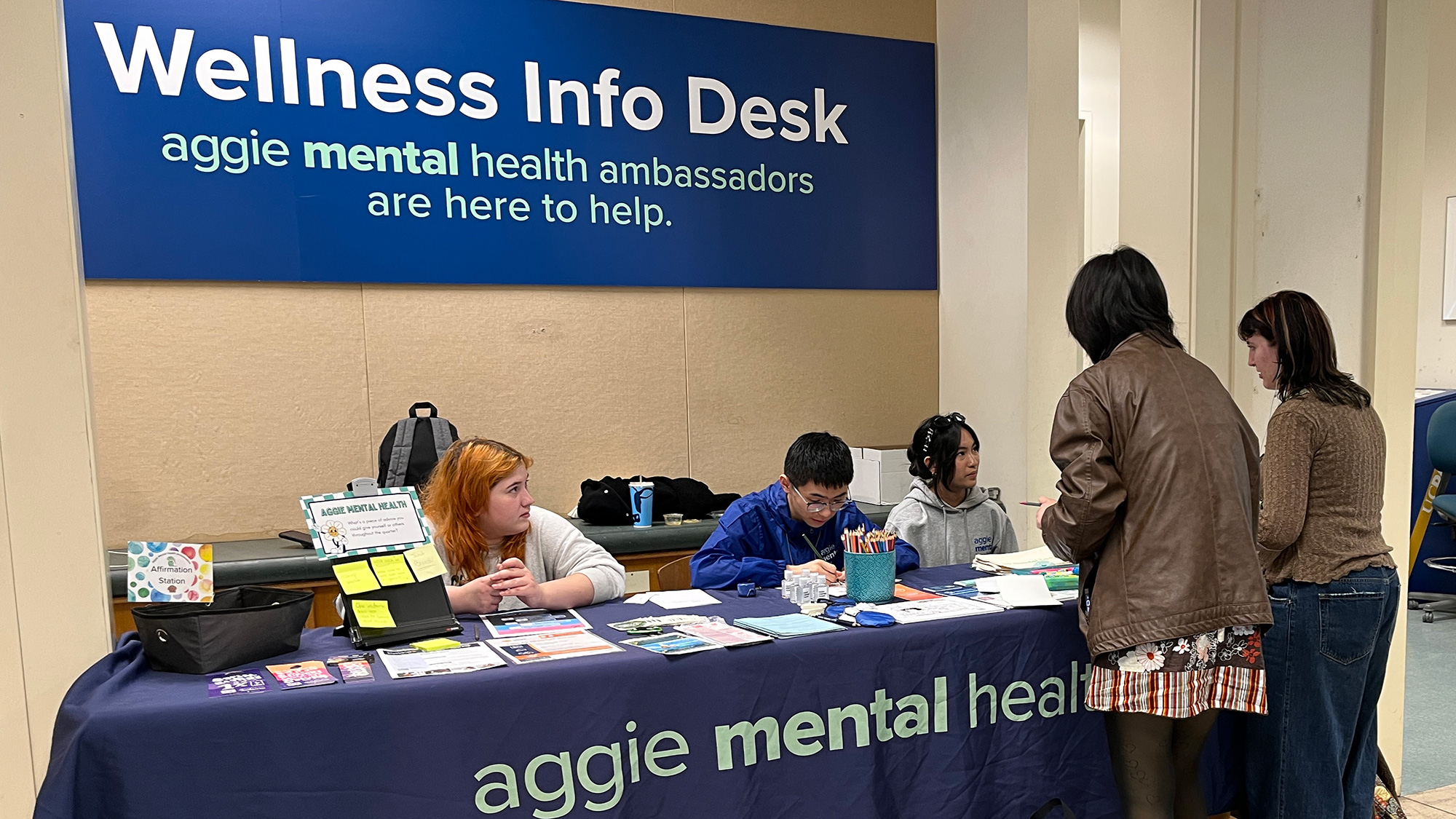 Students gather at Wellness Info Desk