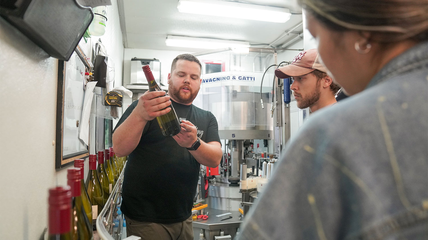 A Halsey Bottling employee alleviates students' fears about bottling wine. (Karin Higgins/UC Davis)