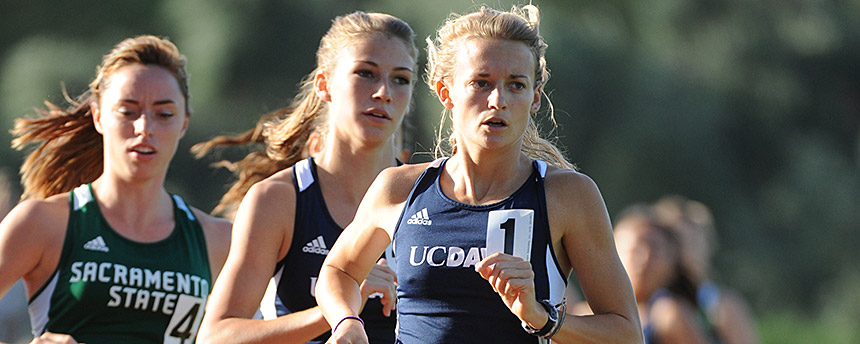 Lauren Wallace rounds the bend in this UC Davis race.