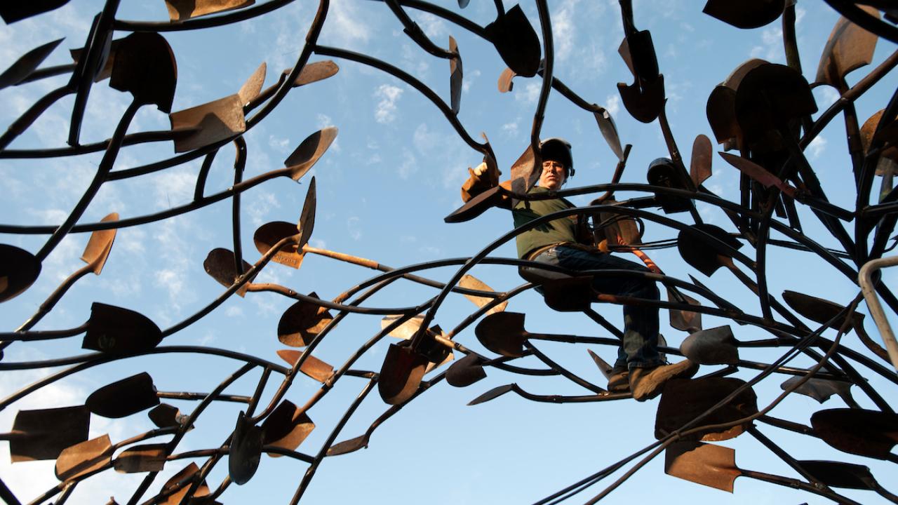 Shovel sculpture