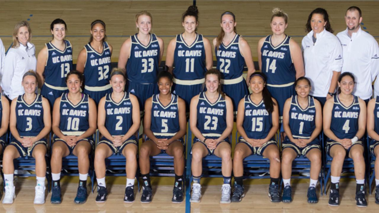 Team photo, on court