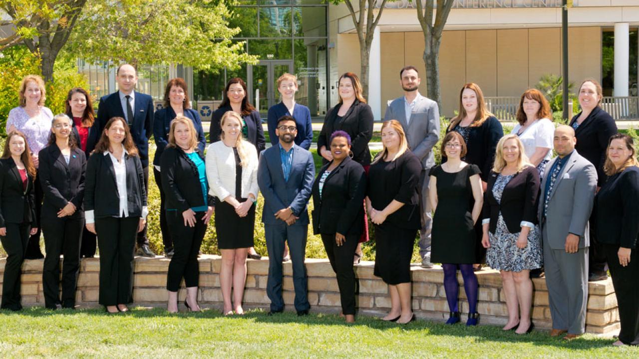 Class picture, in two rows.