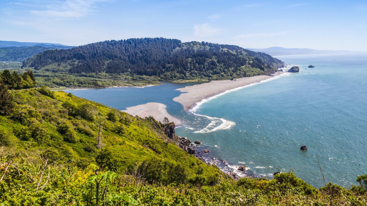 Klamath River empties into Pacific Ocean