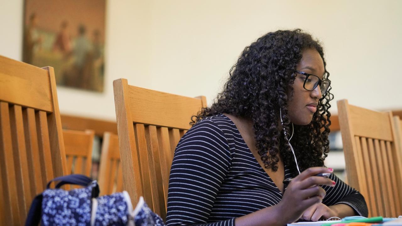 Students photographed studying in Sheilds Library on September 22, 2022.