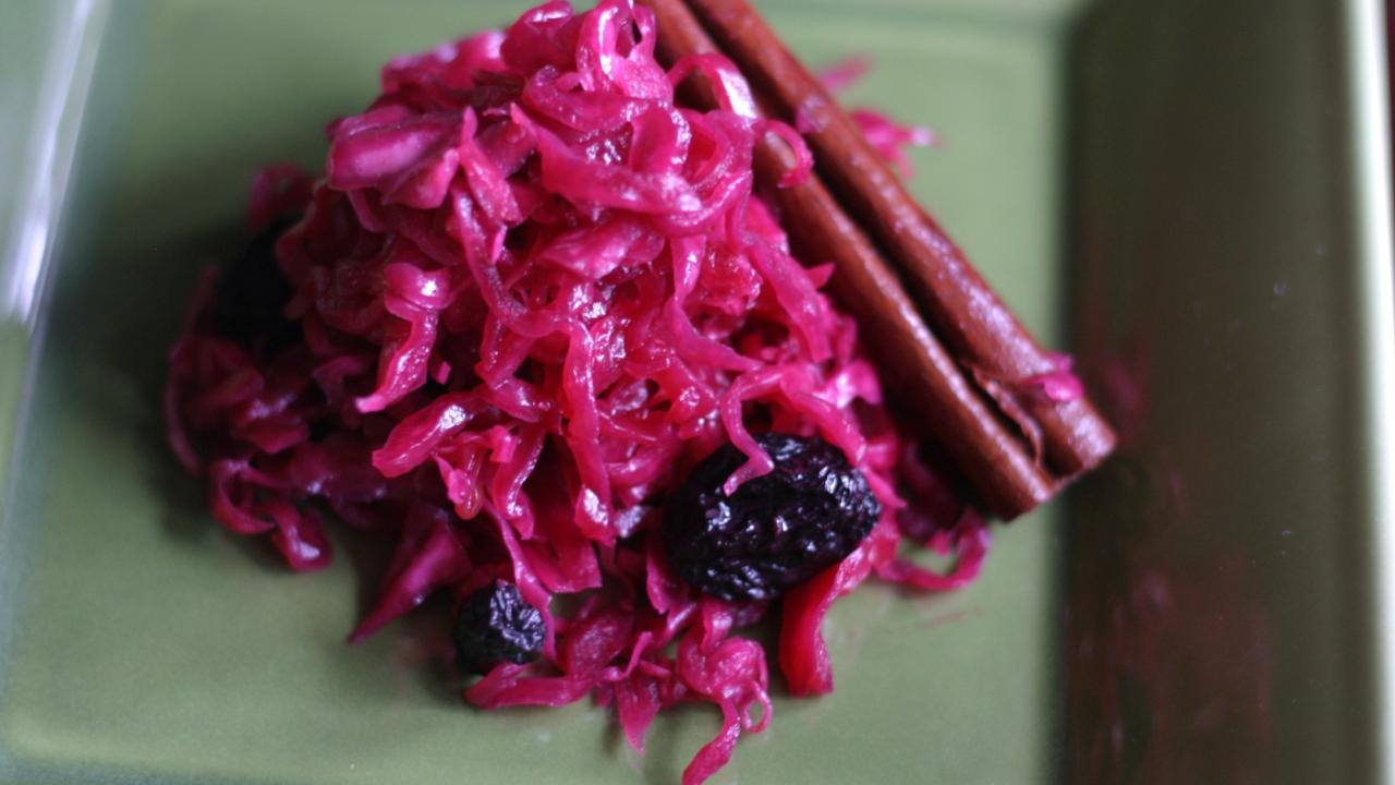 purple saurekraut in pile on square plate